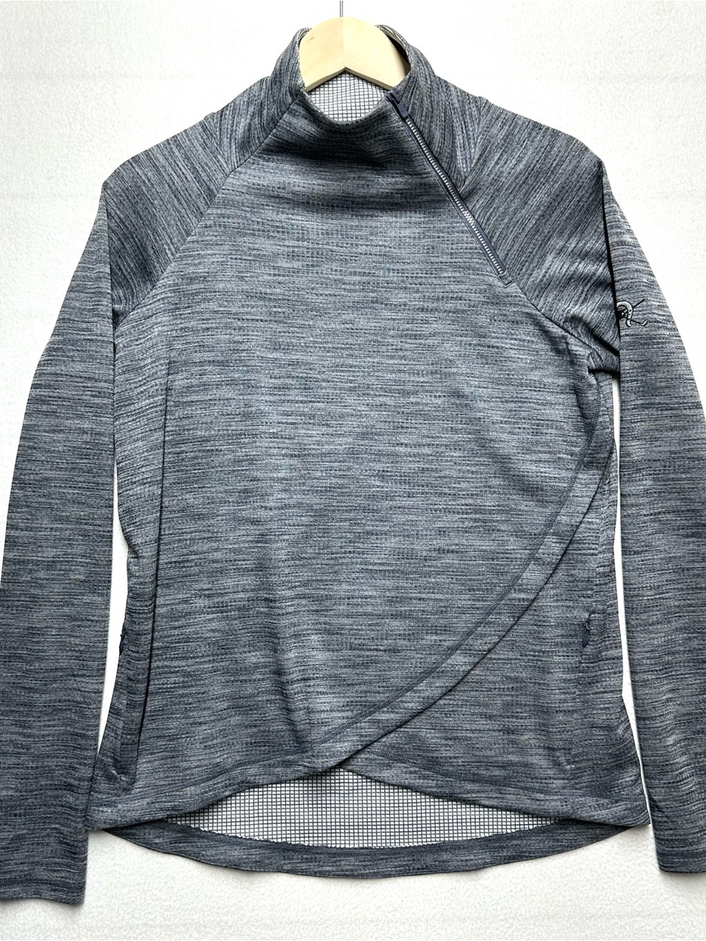 IBKÜL Women's Gray Heathered Asymmetric Zip Long Sleeve Golf Pullover